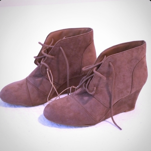 New Wedge Lace Up Brown Boots - Picture 1 of 3